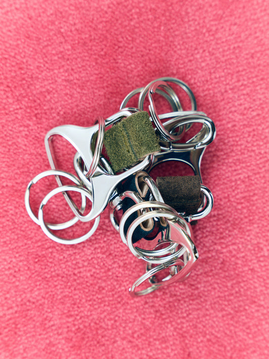 【Pre Order】W Ring Keychain ( Brown )