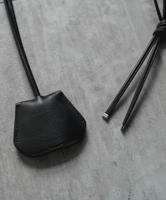 CARABINER LEATHER CODE CROCHET (BLACK)