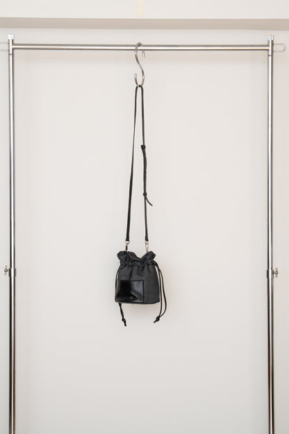 【PRE ORDER】Larme [Leather Code Purse](Black & Black)