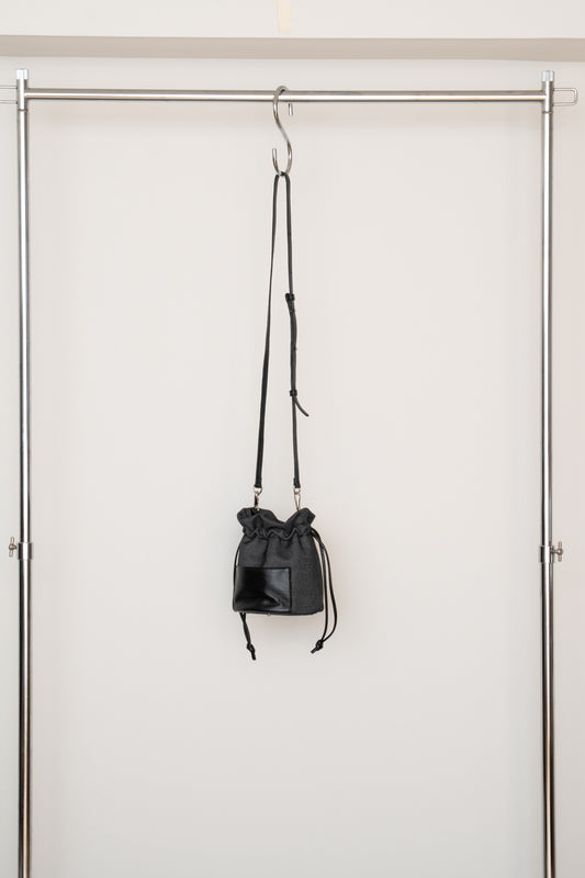 【PRE ORDER】Larme [Leather Code Purse](Black & Black)