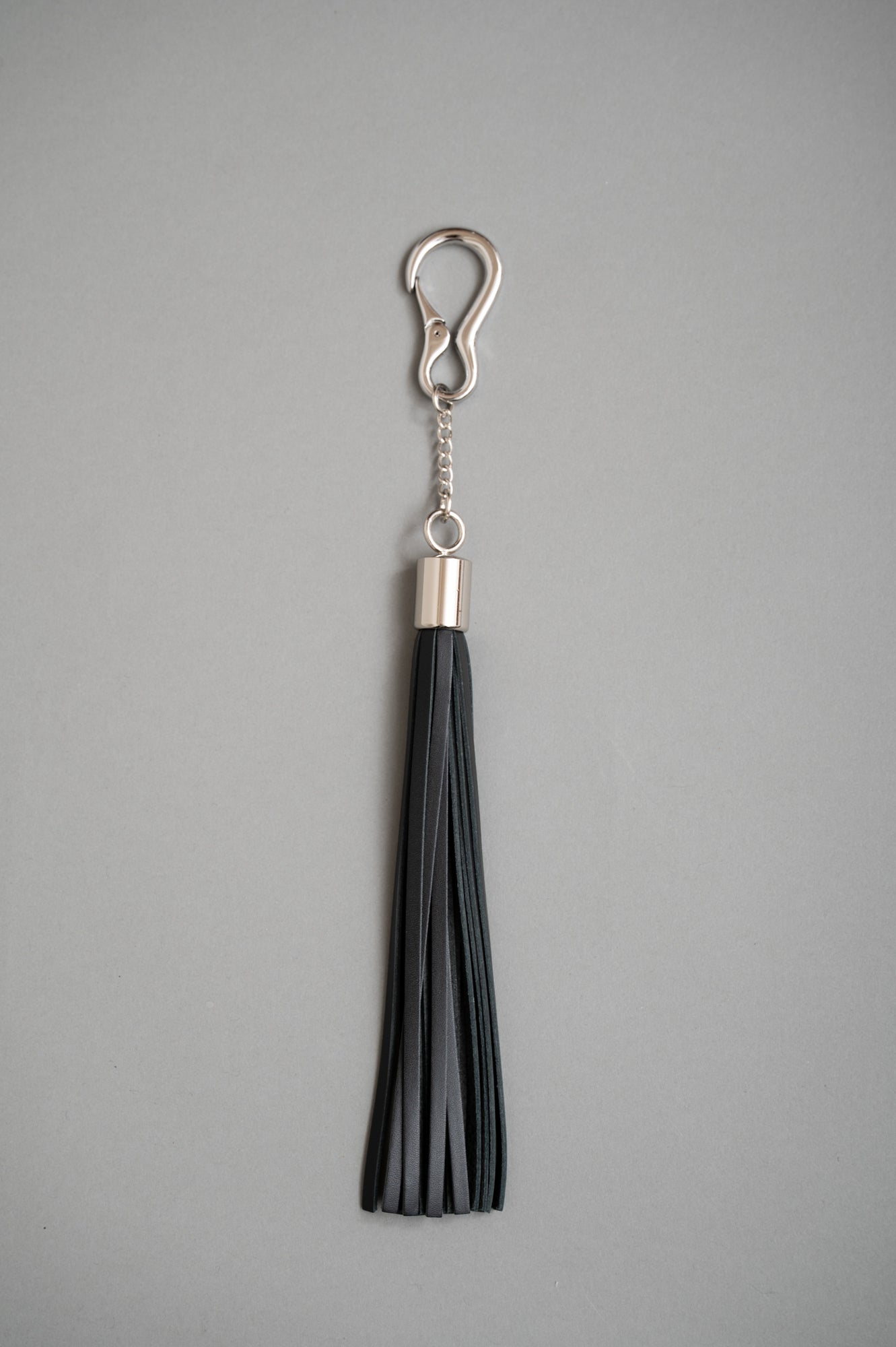 【PRE ORDER】AttachmentT [Leather Fringe Charm](Black)