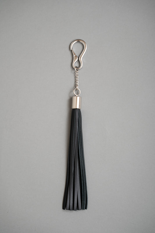 【PRE ORDER】AttachmentT [Leather Fringe Charm](Black)
