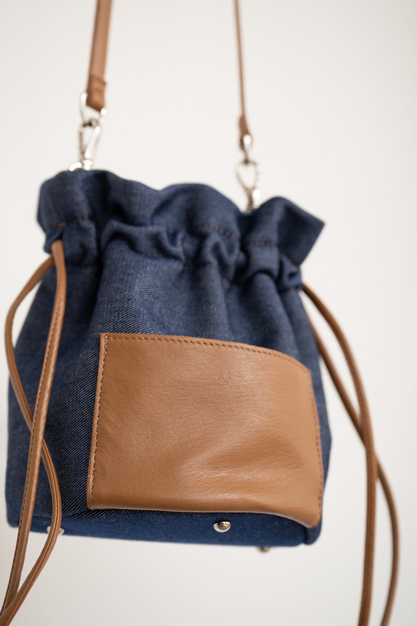 【PRE ORDER】Larme [Leather Code Purse](Indigo x Camel)