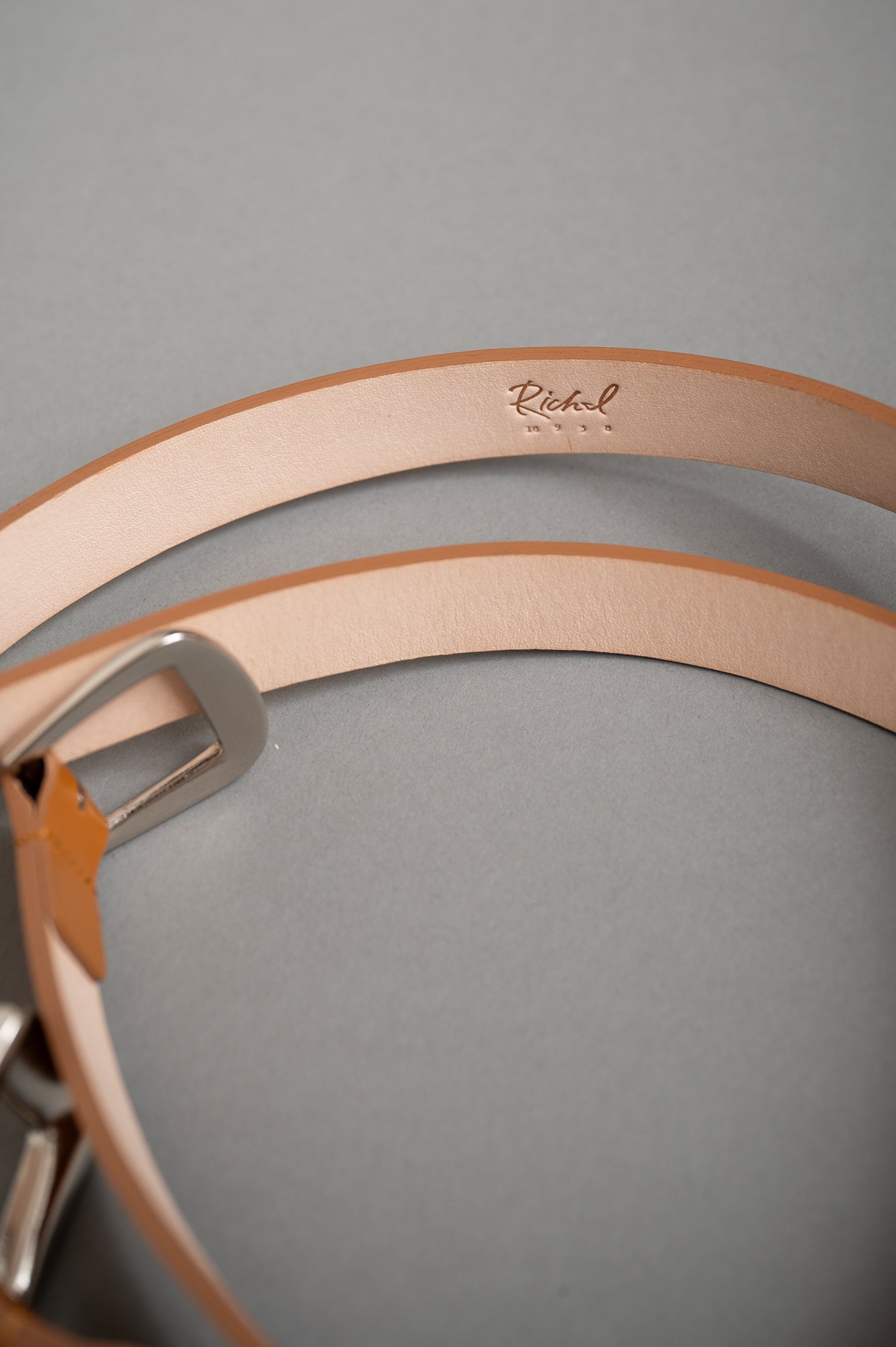 【PRE ORDER】Elongated [Leather Belt](Camel)