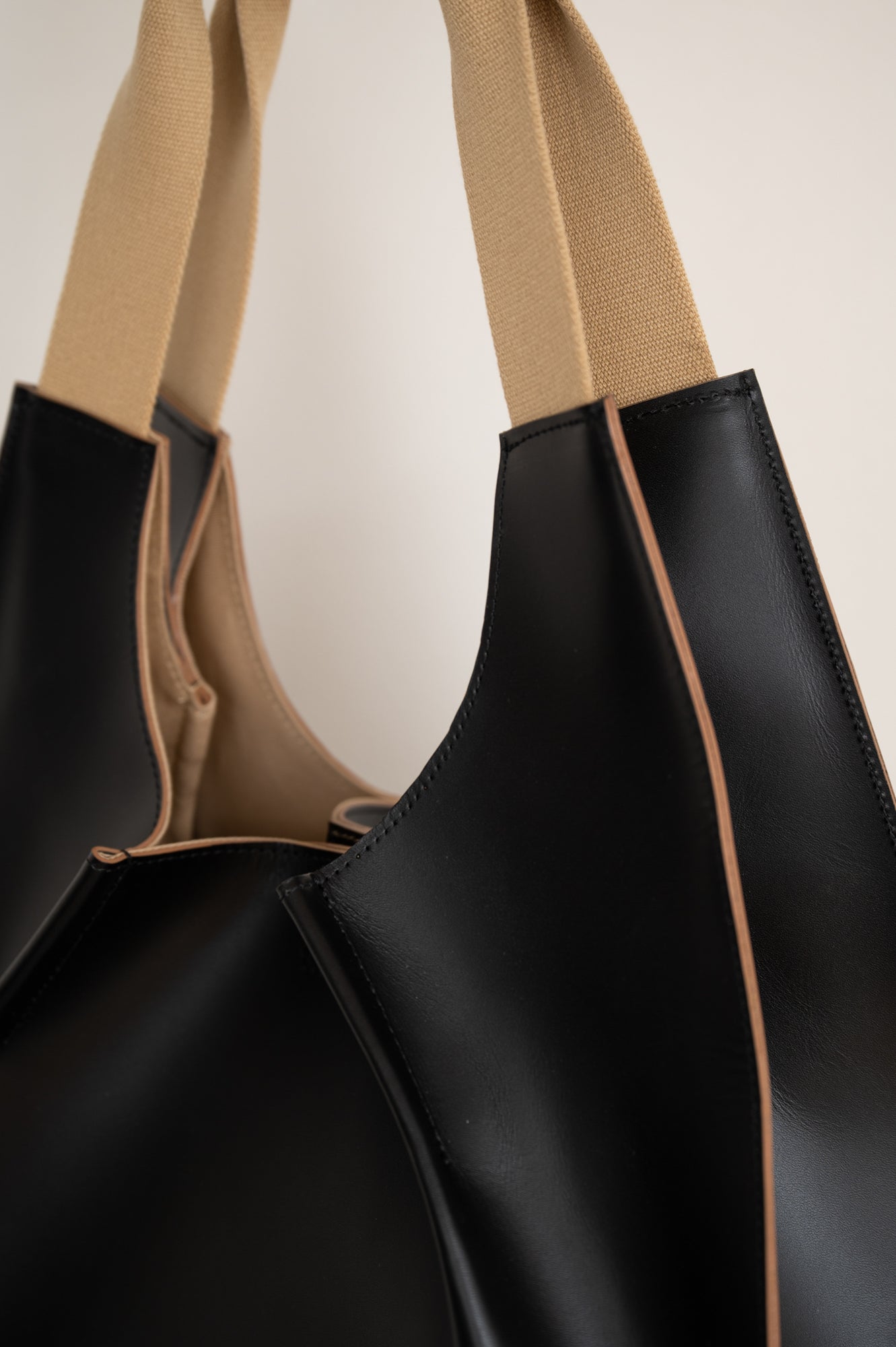 【PRE ORDER】CircleI [Leather Handle Bag](Black)