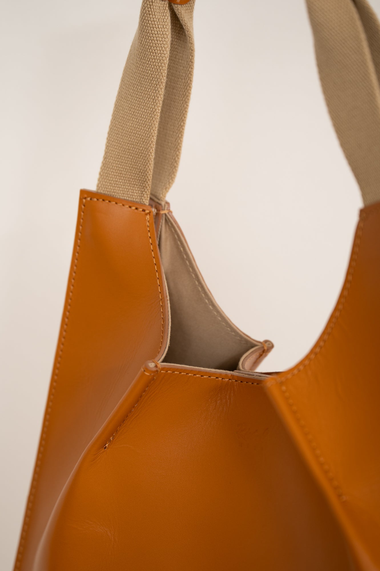【PRE ORDER】S. CircleI [Leather Handle Bag・Small](Camel)