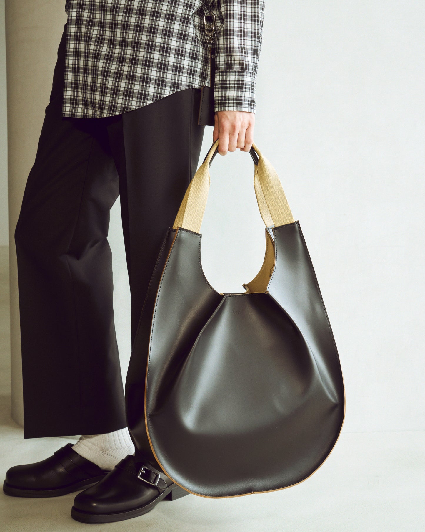 【PRE ORDER】CircleI [Leather Handle Bag](Black)