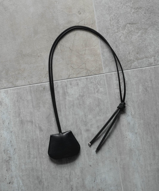 CARABINER LEATHER CODE CROCHET (BLACK)