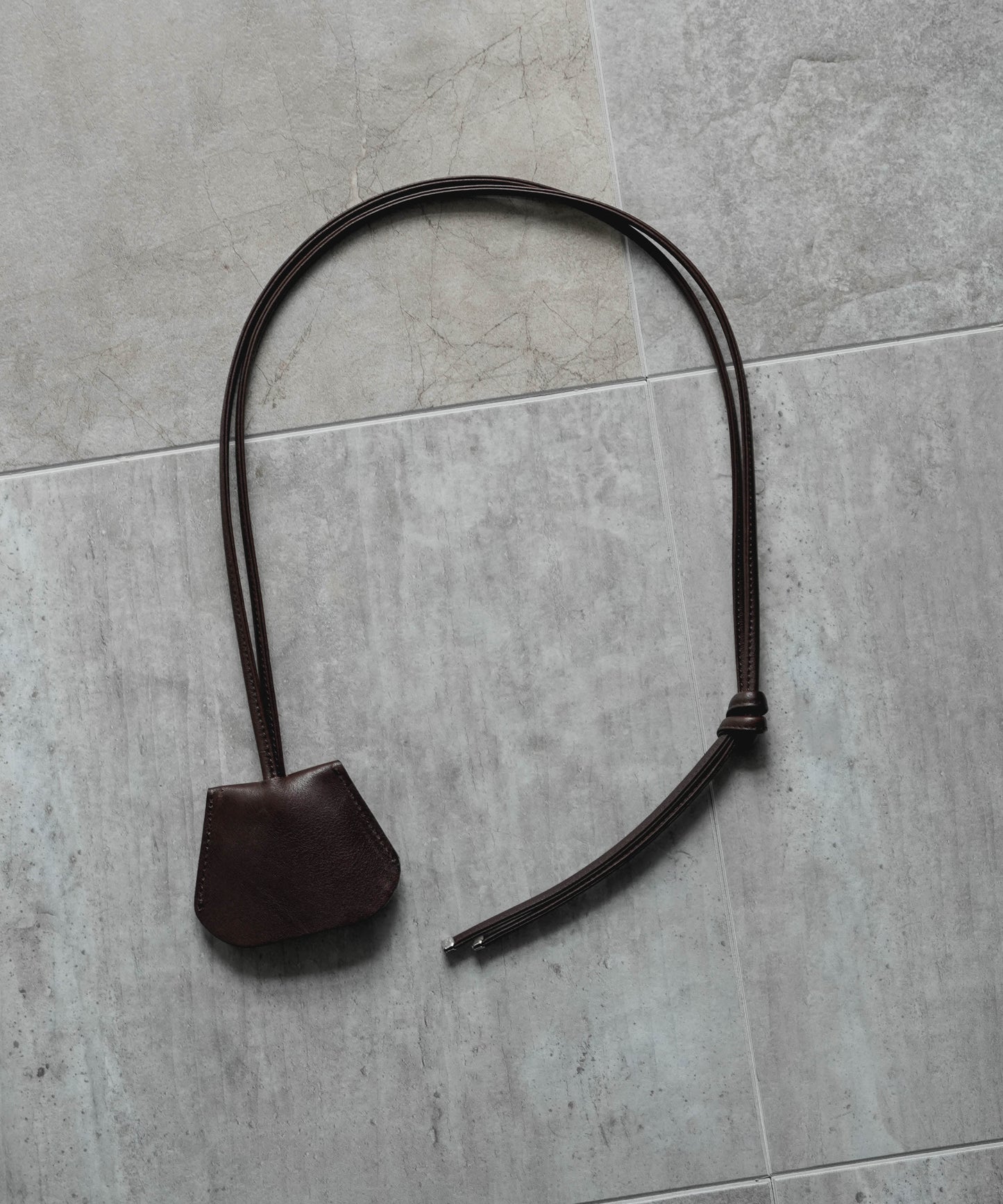 CARABINER LEATHER CODE CROCHET (BROWN)