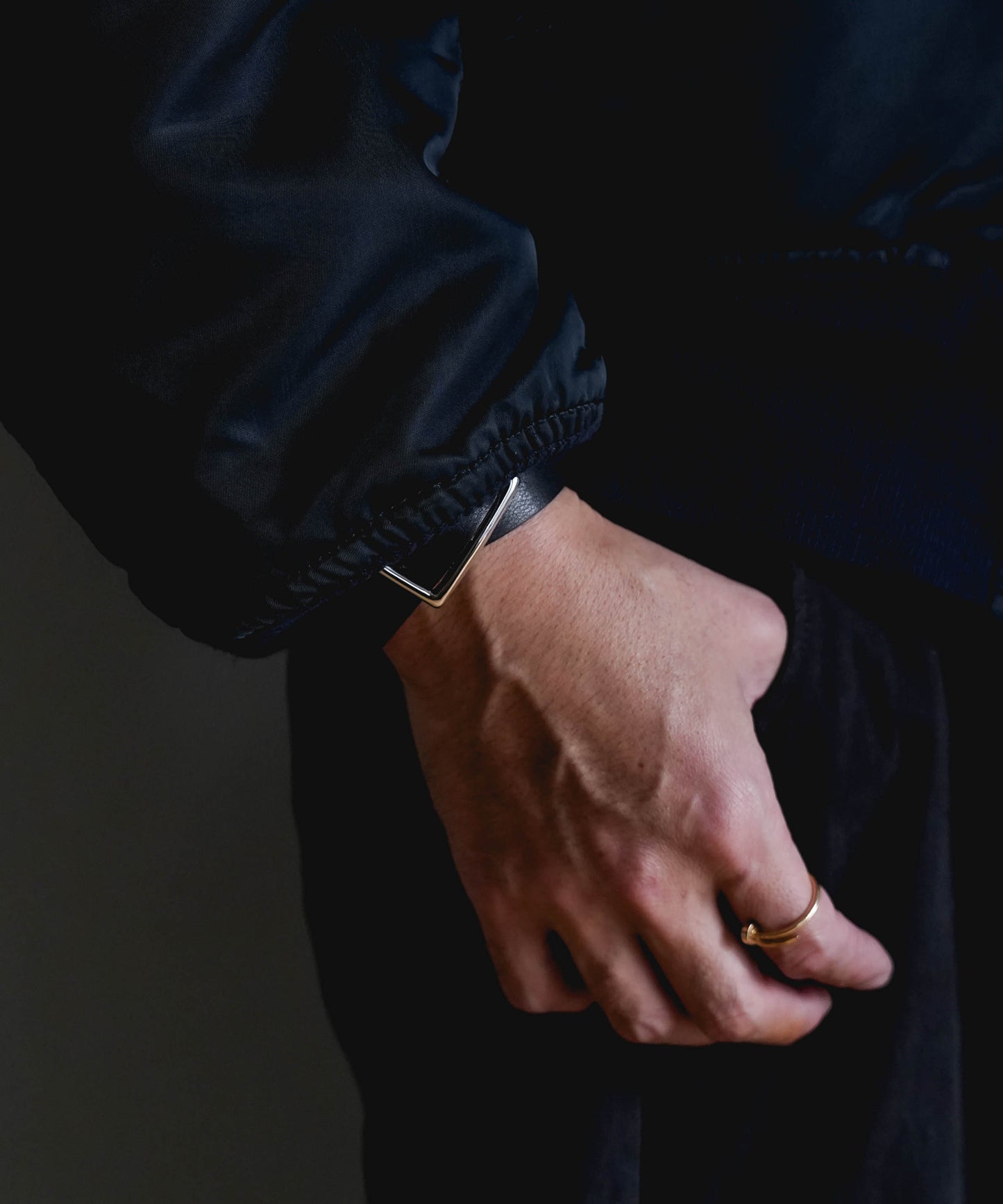 【PRE ORDER】Double Leather Bangle(Black)