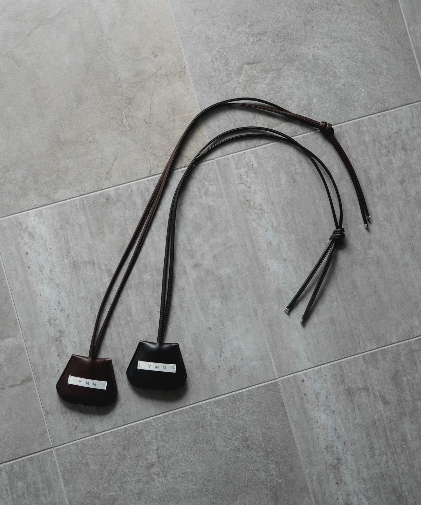 CARABINER LEATHER CODE CROCHET (BROWN)