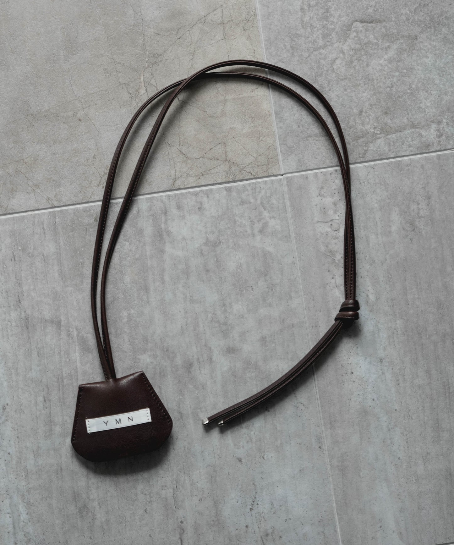 CARABINER LEATHER CODE CROCHET (BROWN)