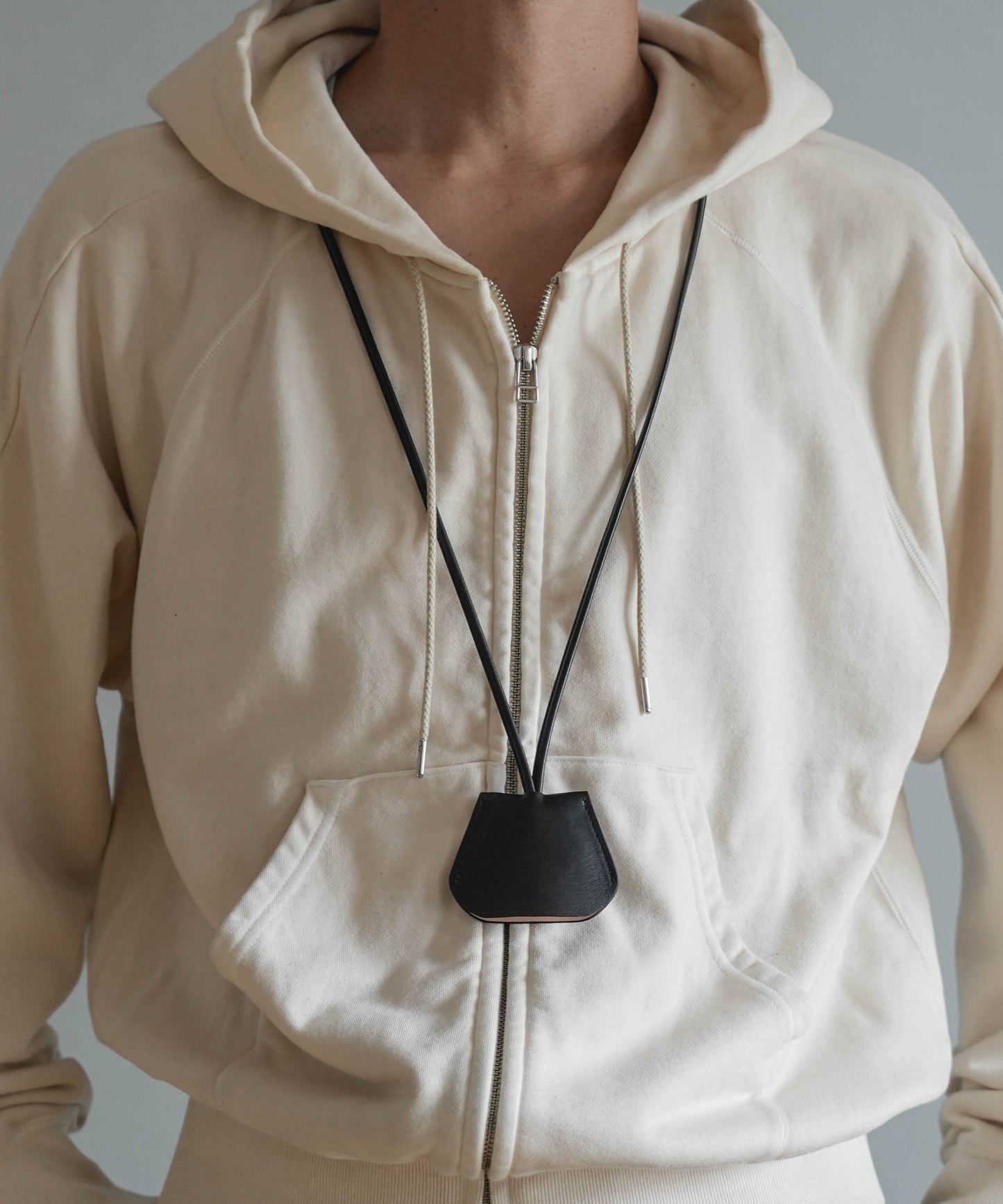 CARABINER LEATHER CODE CROCHET (BLACK)