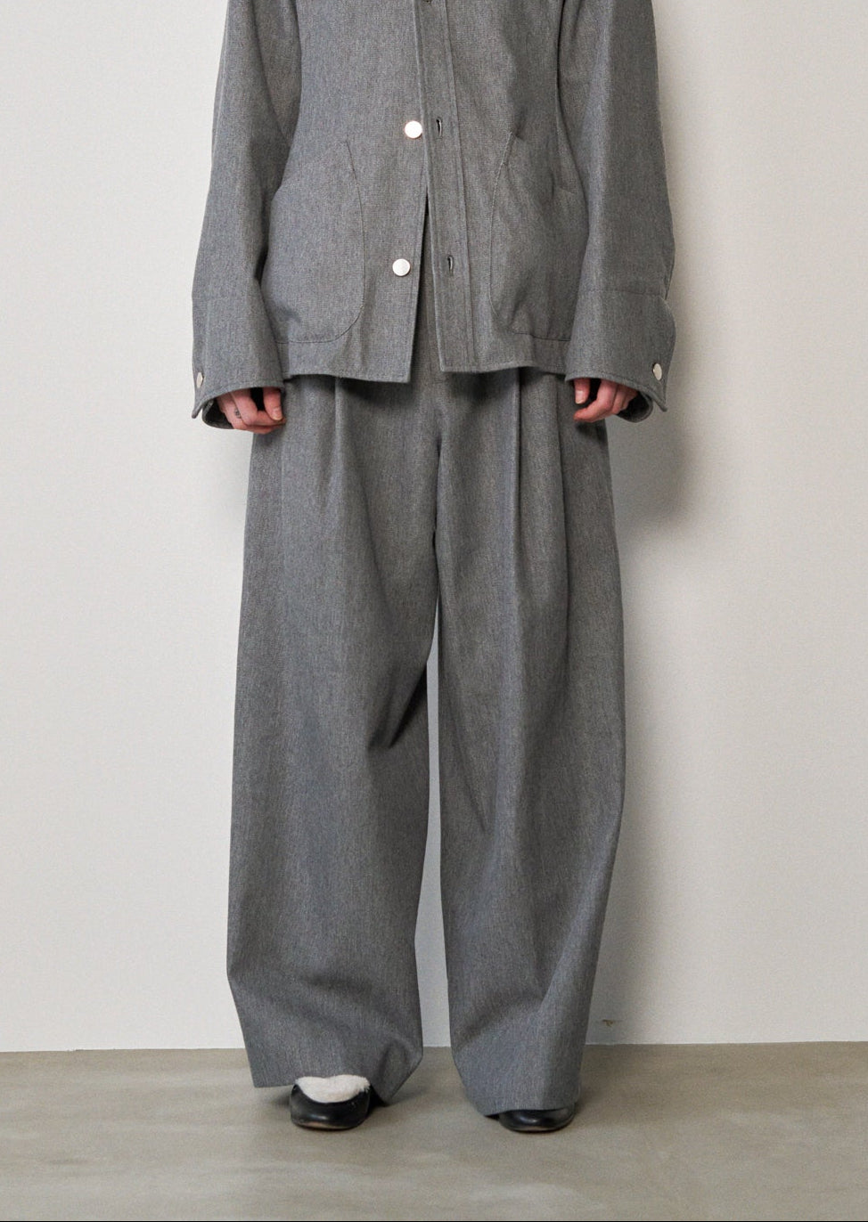 Tucked Wide Trousers (Gray)
