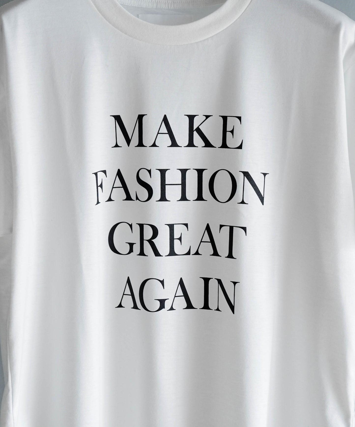 SLOGAN TEE - WHITE x BLACK