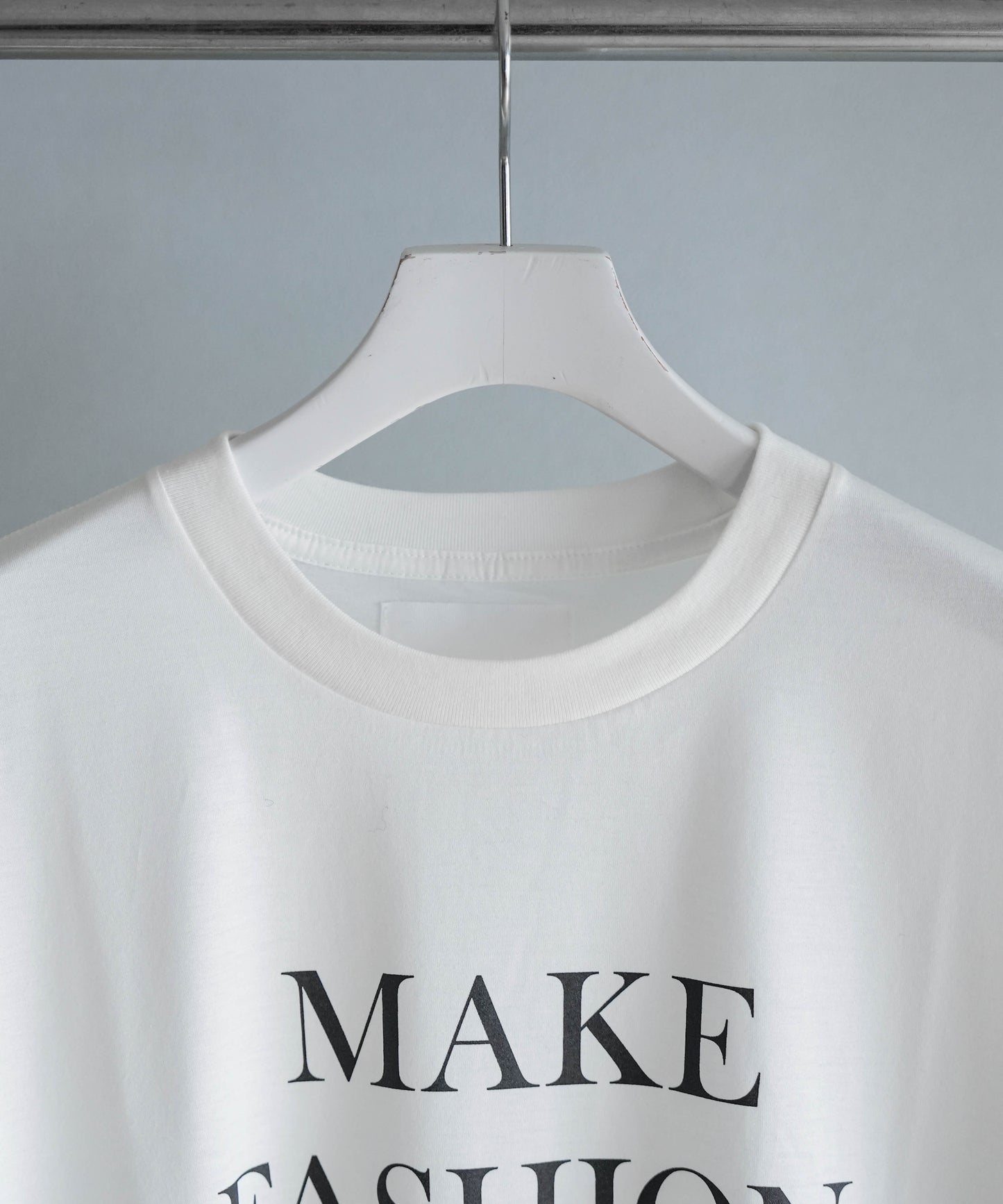 SLOGAN TEE - WHITE x BLACK