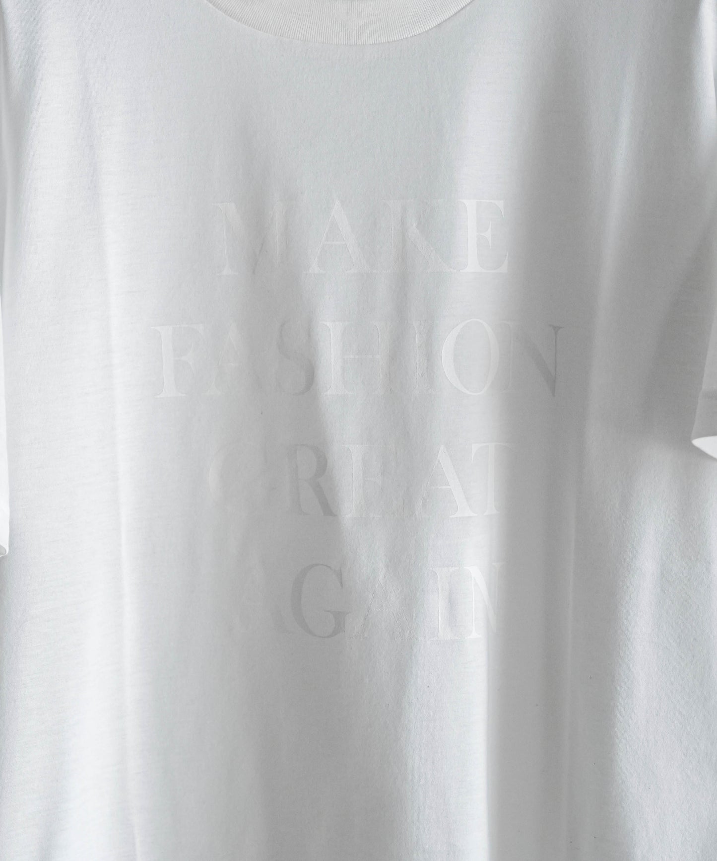 SLOGAN TEE - WHITE x WHITE