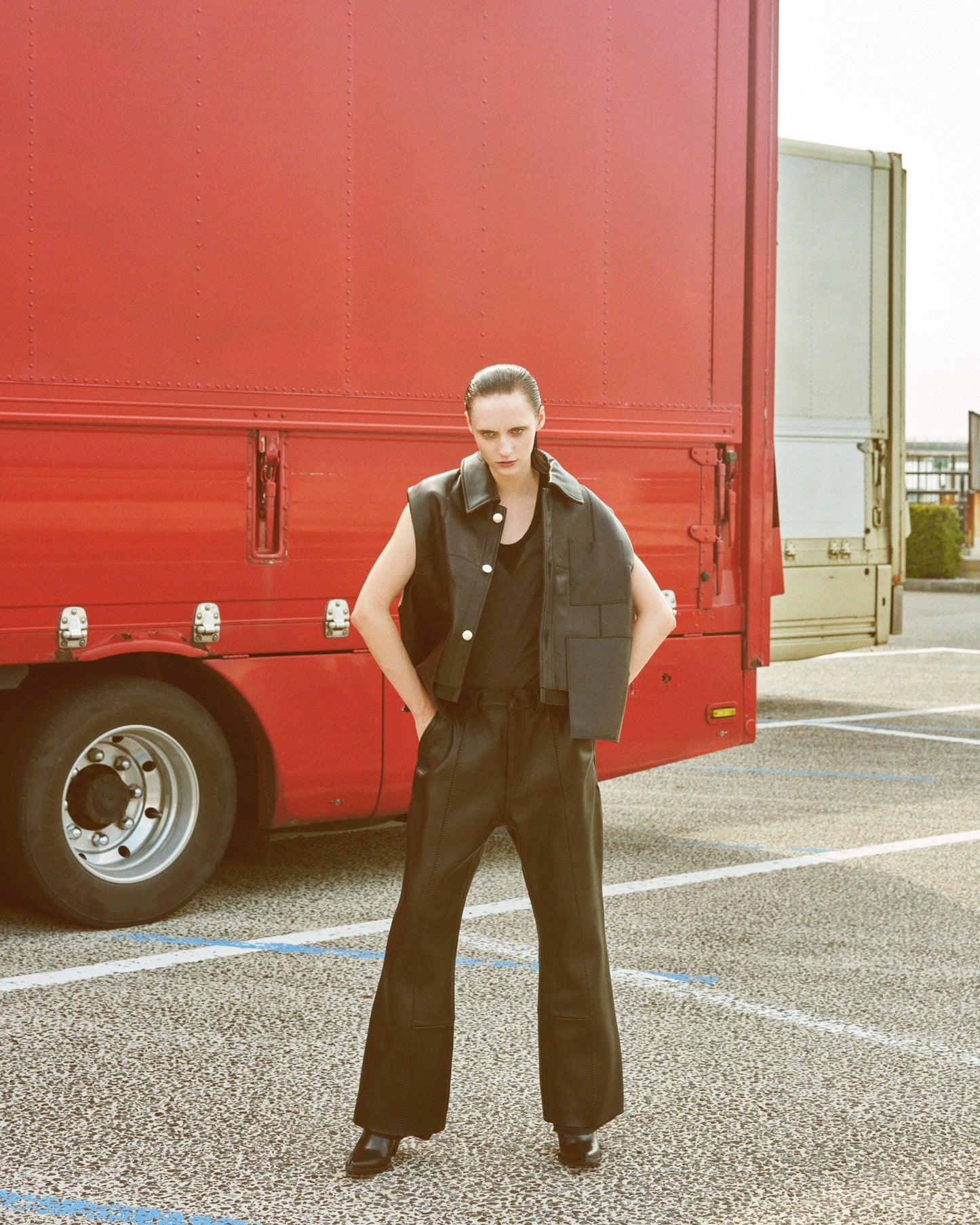 LEATEHR VEST - BLACK x BLACK